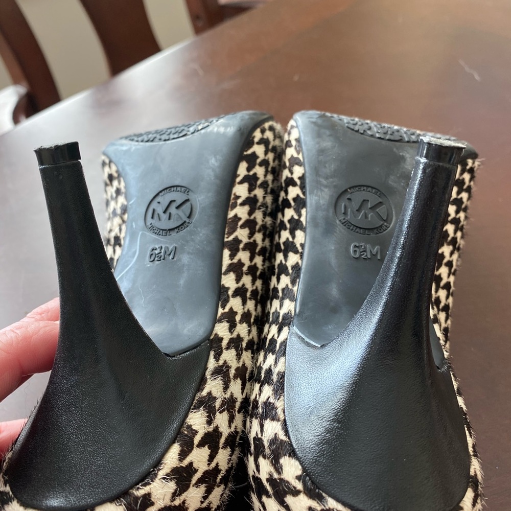Michael Kors Black and White Houndstooth Heels - Picture 5 of 5